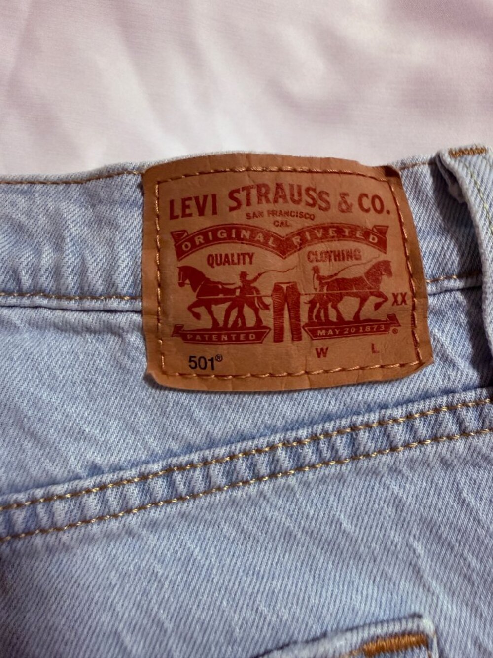 Levi's Women's 501 Original High-Rise Shorts Size 33 - Picture 3 of 6